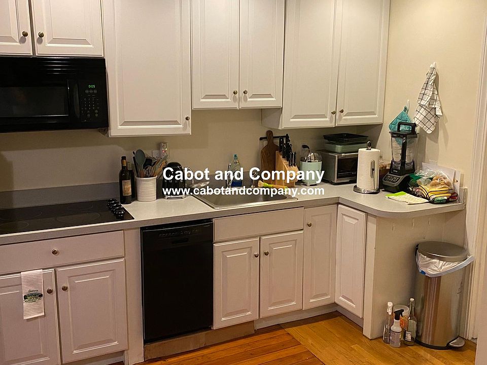 2nd image of 115 Beacon St #2A