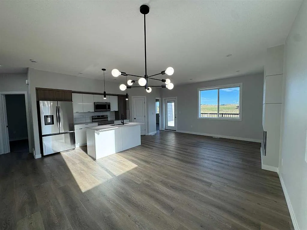 3 bed, 2.0 bath, 1200 sqft, $2,650 — Photo 3