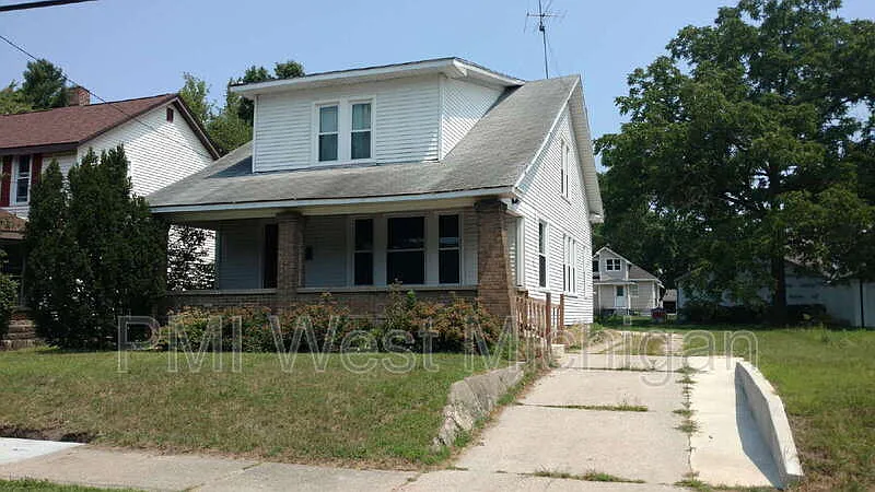 4 bed, 2.0 bath, 1700 sqft, $2,250 — Photo 2