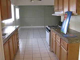 3 bed, 1302 sqft, $1,750 — Photo 2