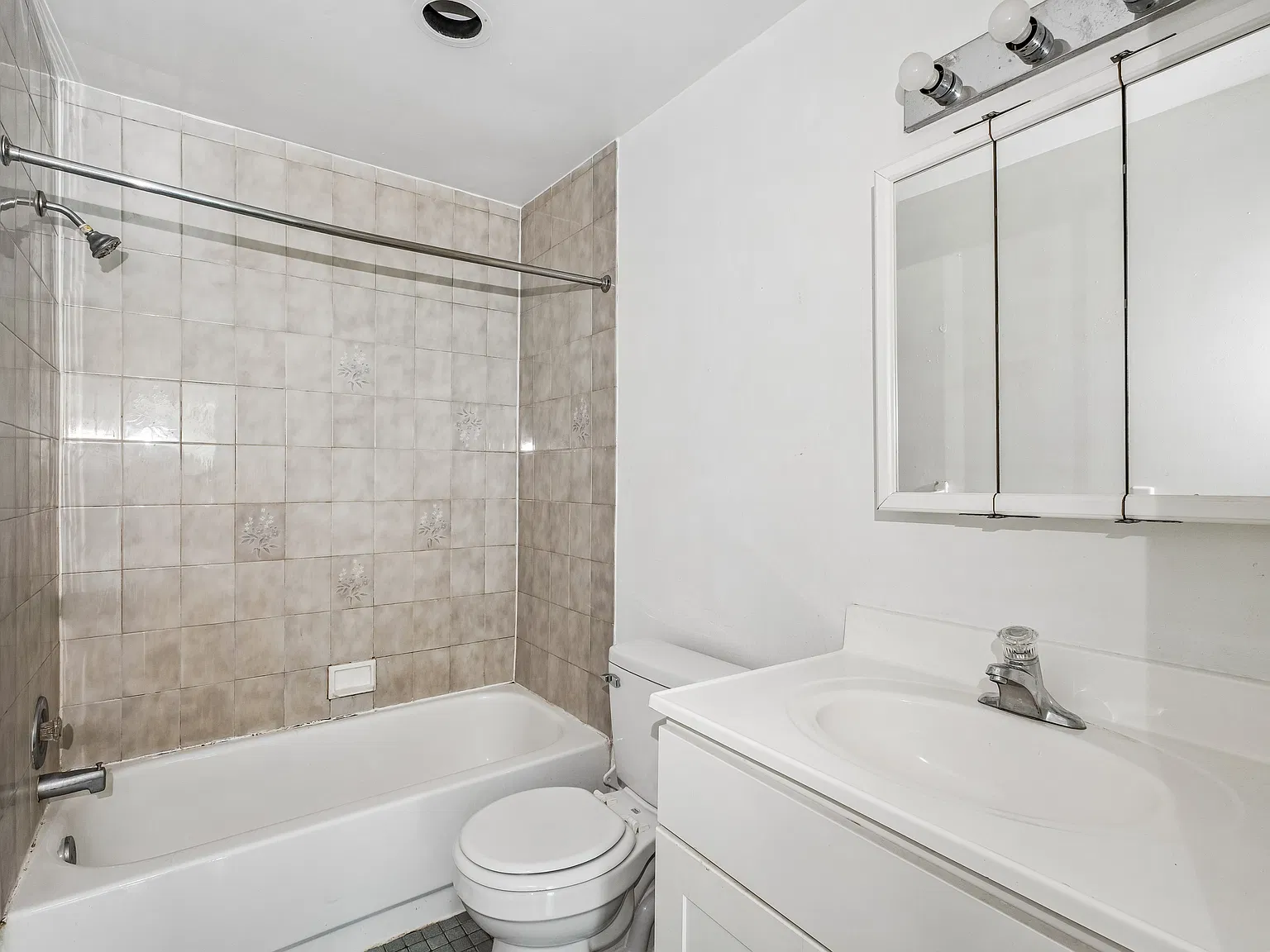 2 bed, $1,390 — Photo 2