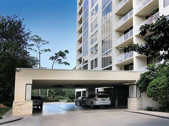 2nd image of 121 N Post Oak Ln APT 1303-04
