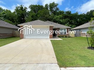 828 Highgarden Cir, Noble, OK 73068