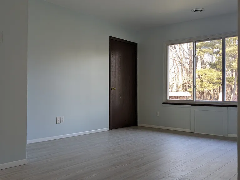 213 Logan St — Photo 5