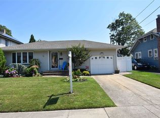 412 S 1st St, Lindenhurst, NY 11757