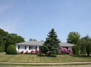 2 Denise Ct, Somerset, NJ 08873