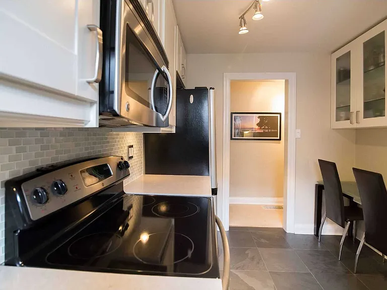 485 Winnett Ave — Photo 6