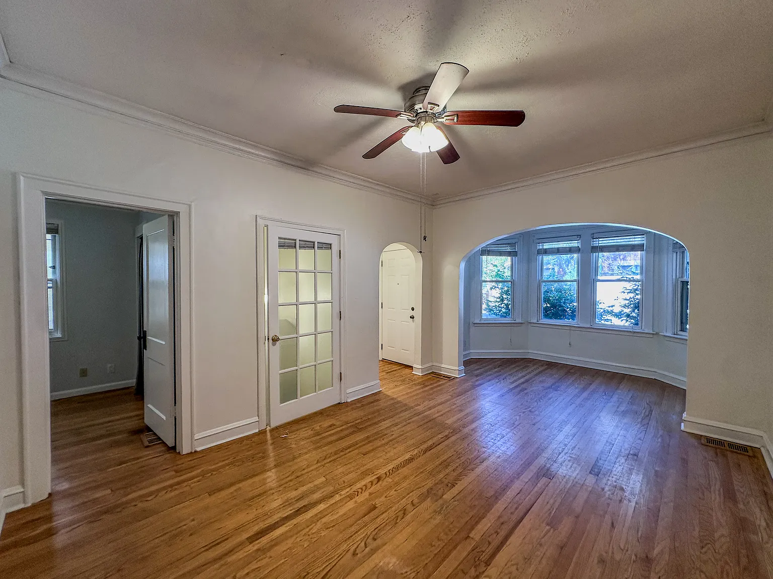 3 bed, 1800 sqft, $3,995 — Photo 3