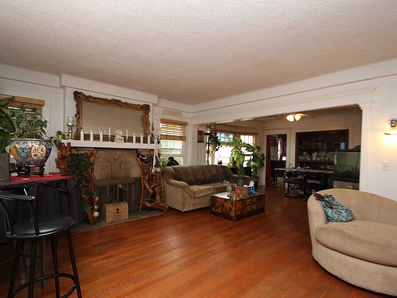 3rd image of 4607 S Wilton Pl