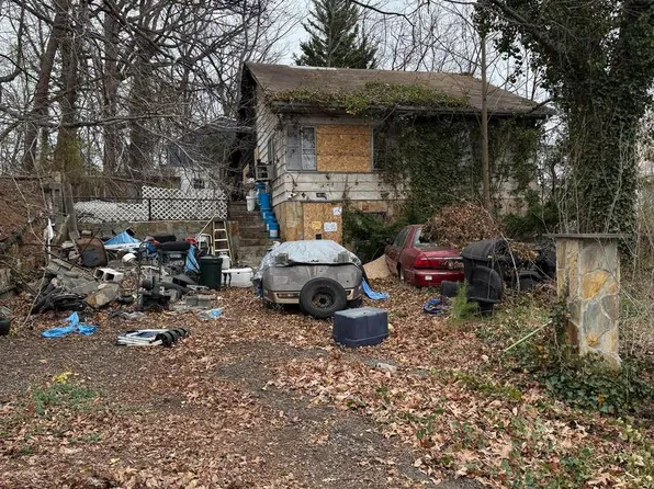 18519 Triangle St, Triangle, VA 22172