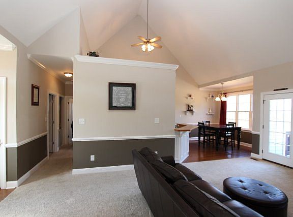 2nd image of 105 Penn Cir