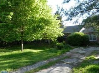 11 Wildwood Dr, Malvern, PA 19355