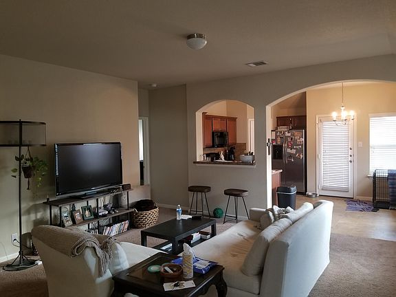 4th image of 207 Losoya Dr