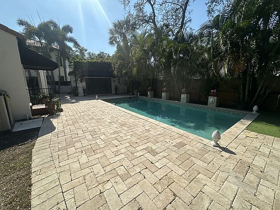 4th image of 715 S Rookmere Rd