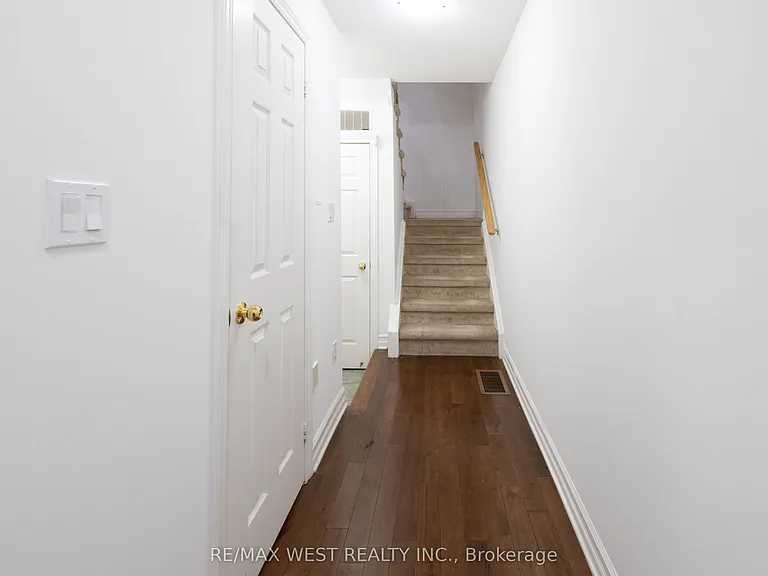 17 Thornharrold St — Photo 2