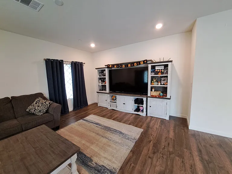1160 Yale Dr — Photo 12