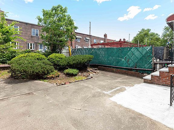 4th image of 3051 74th St