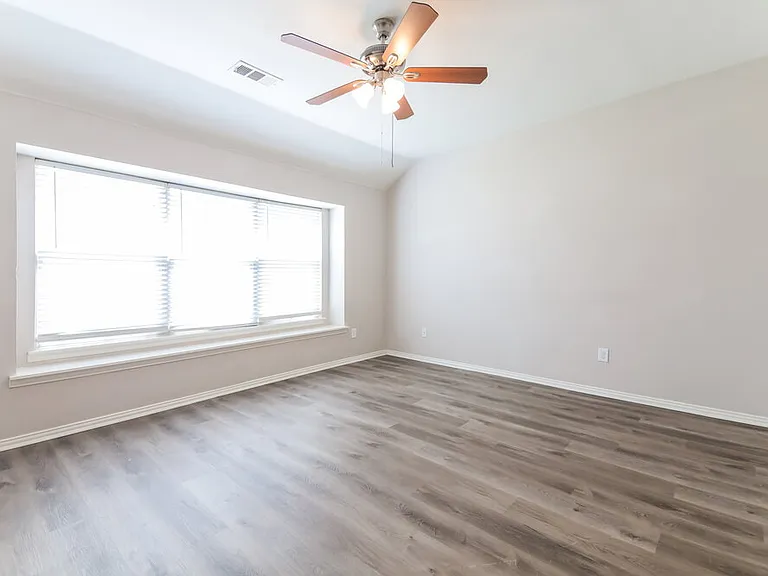 419 Creekview Dr — Photo 12