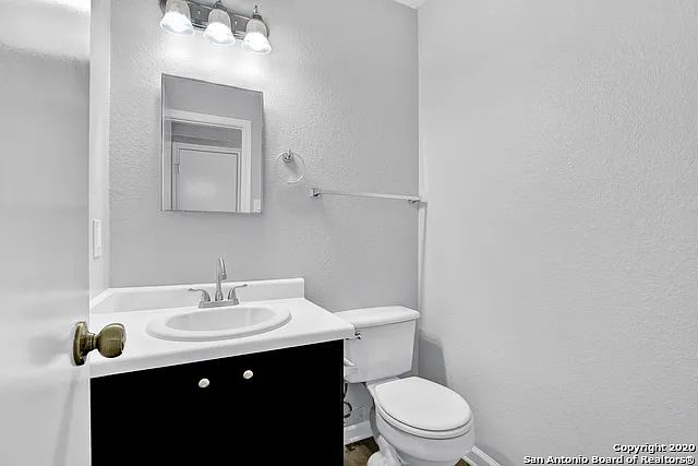 9715 Kashmir Dr — Photo 9