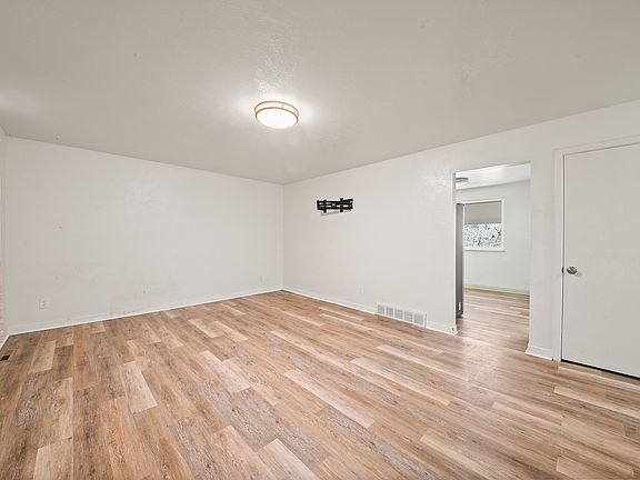 3rd image of 1070 S Coffman St