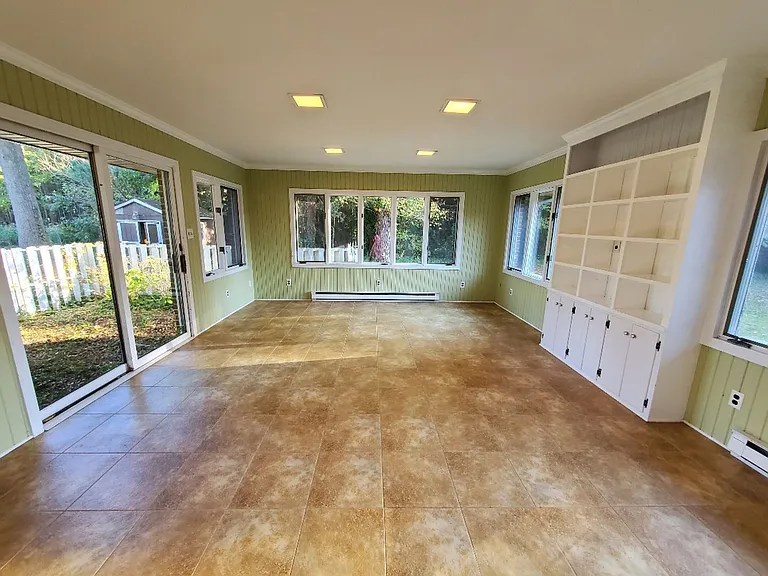 1601 Hopkins Dr — Photo 3