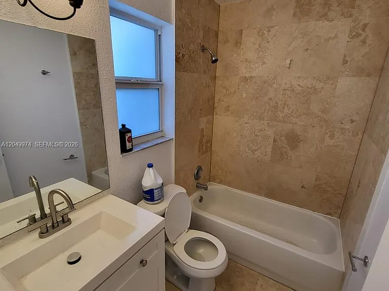 1200 NE 5th Ter #1 — Photo 7