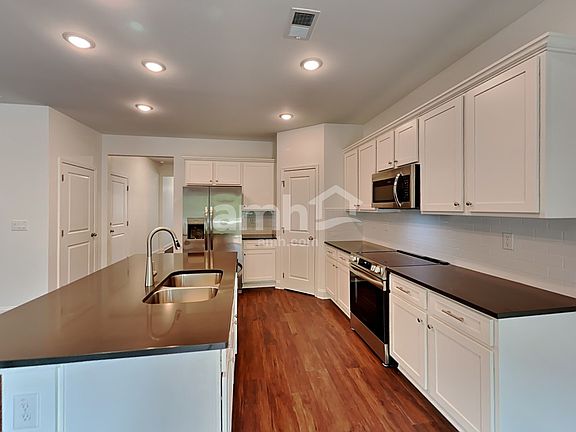 3rd image of 163 Pecan Dr