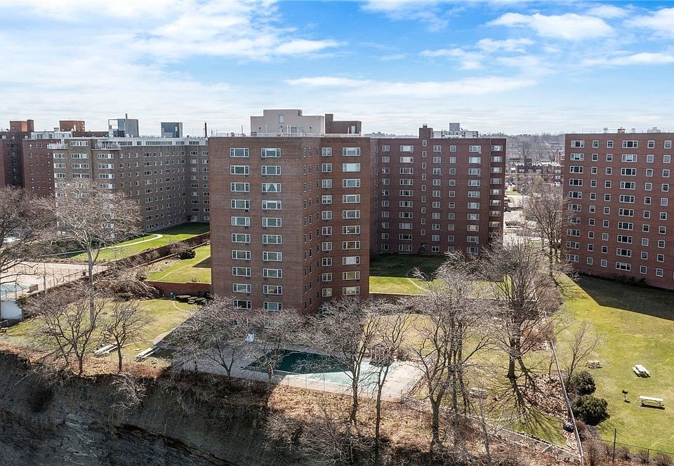 1st image of 11820 Edgewater Dr APT 510
