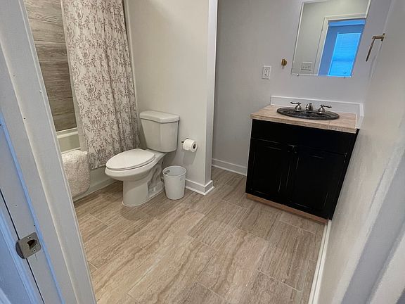 3rd image of 592 Royal Oak Dr #4