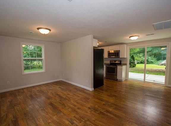 3rd image of 10188 Lehman St
