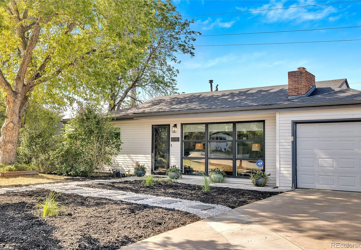3 bed, 2.0 bath, 1986 sqft, $3,300 — Photo 1