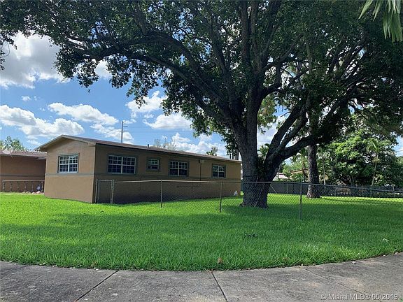 3rd image of 1990 NW 180th St