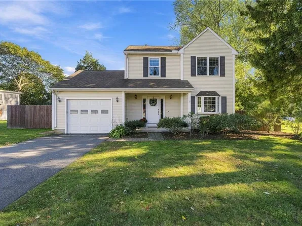 16 Hart Ave, Warwick, RI 02889