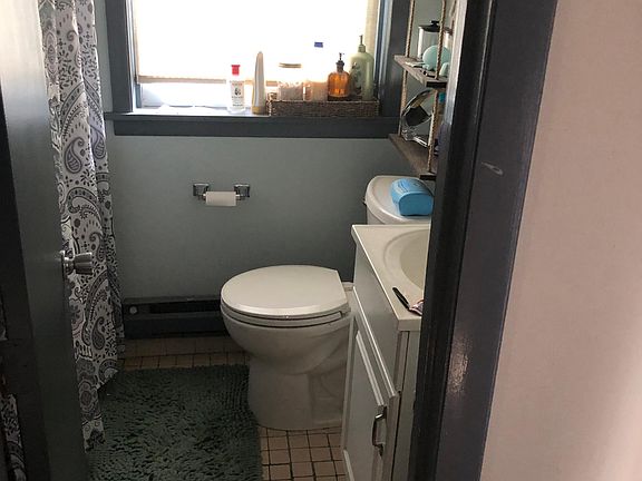 bathroom off bedroom