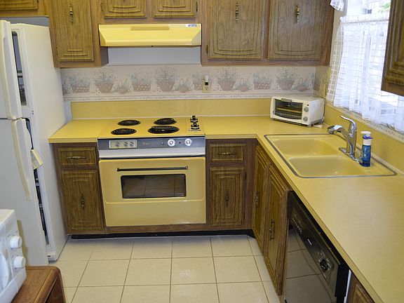 2nd image of 18081 SE Country Club Dr APT 21-204