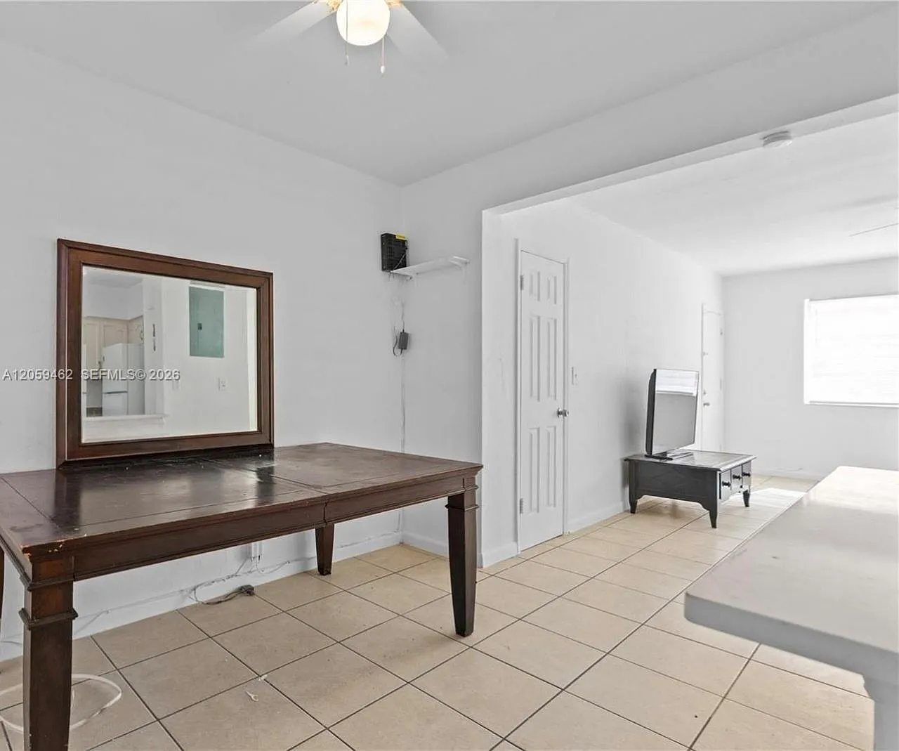 2 bed, 1.0 bath, 4372 sqft, $2,350 — Photo 1