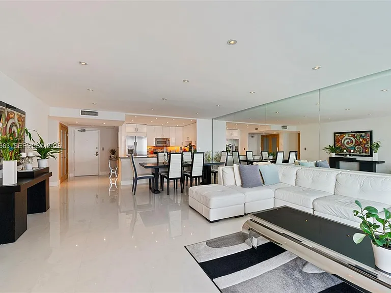 2301 Collins Ave #1210 — Photo 8