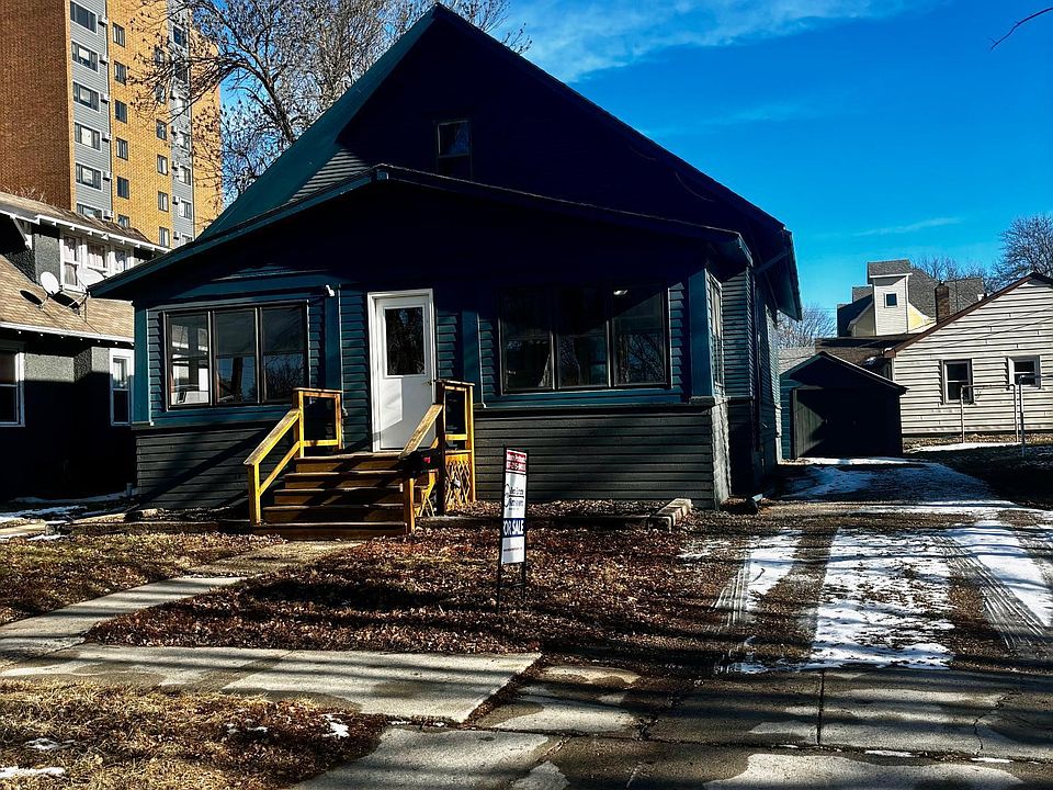 1st image of 219 3rd Ave SW