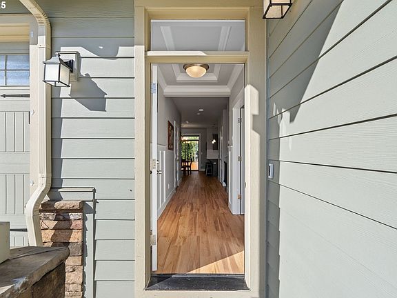 3rd image of 10810 NE 68th Ave