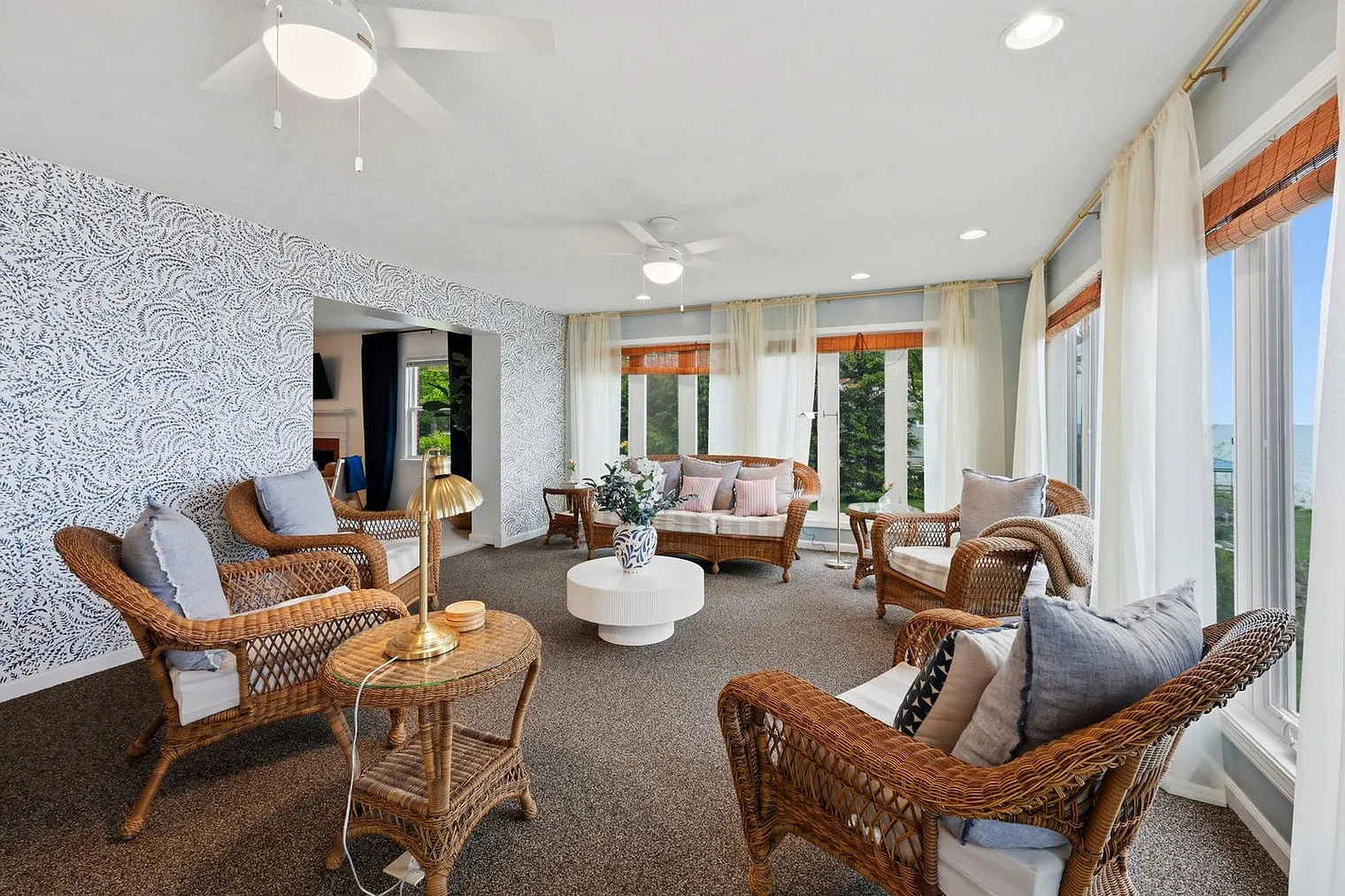 8 bed, 4.0 bath, 3907 sqft, $9,888 — Photo 2