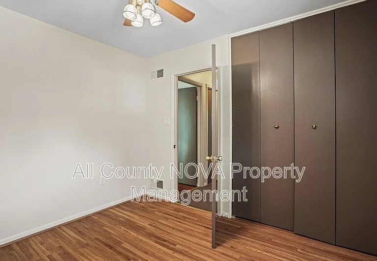 6428 Earlham Dr — Photo 21