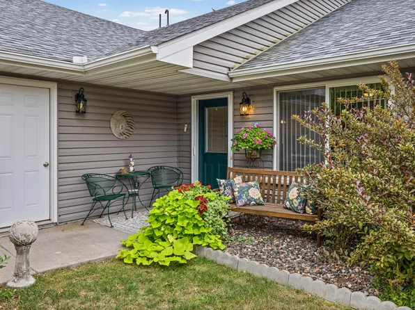 53 Meadowlark Ln, Hudson, WI 54016