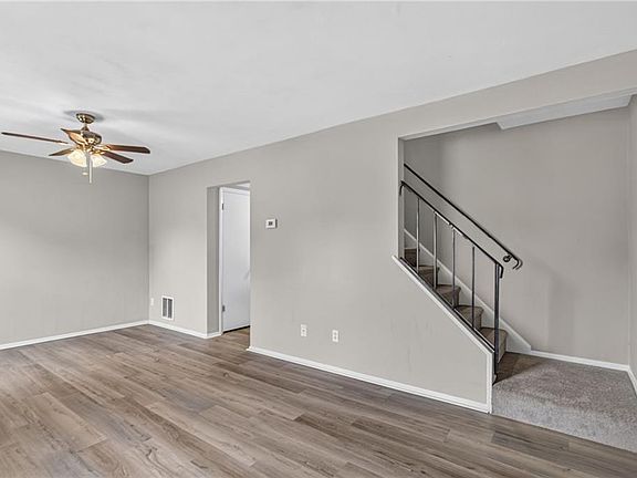 2nd image of 983 S Club House Rd