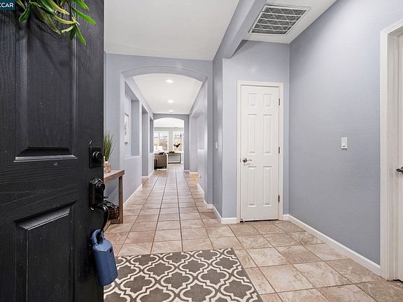 5th image of 720 Shumardi Oak Ct
