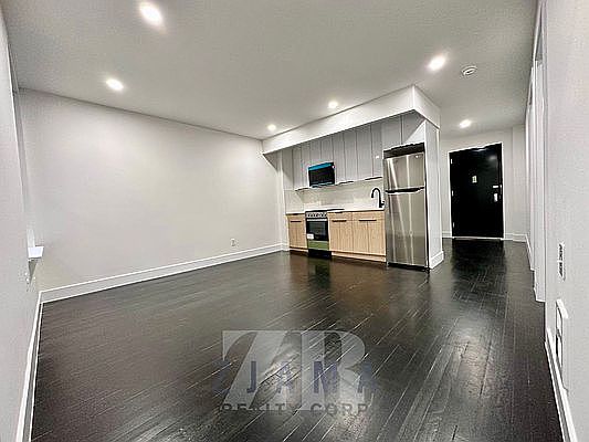 1st image of 2108 Regent Pl #2C