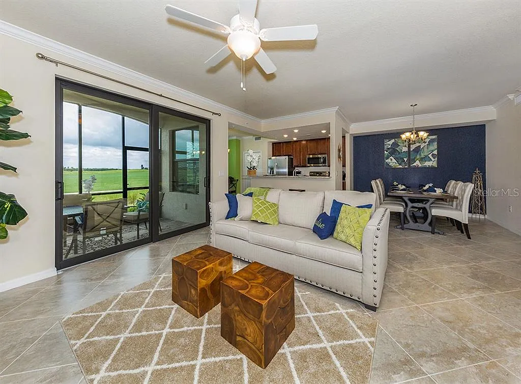 2 bed, 2.0 bath, 1355 sqft, $2,300 — Photo 4