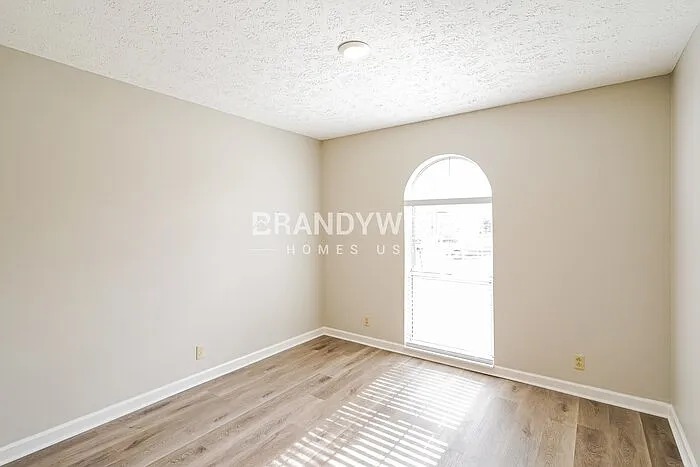 924 Ilawood Dr — Photo 6