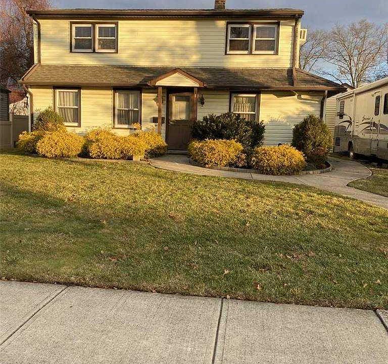 2nd image of 31 Hollyhock Rd