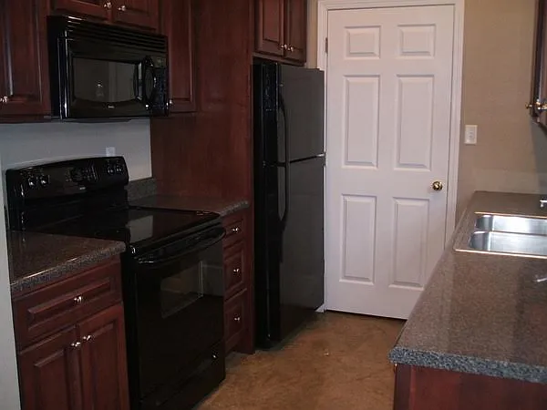 934 E Craighead Forest Rd #B — Photo 4