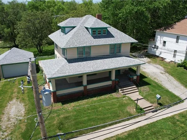 204 S 6th St, Savannah, MO 64485